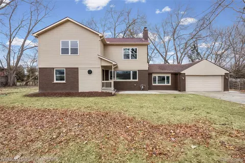 17348 Hilton St, Southfield, MI 48075