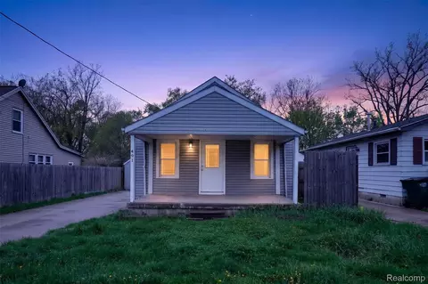 4910 Hughes Rd, Lansing, MI 48910
