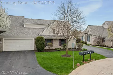 16576 Lyonhurst Cir, Northville, MI 48168