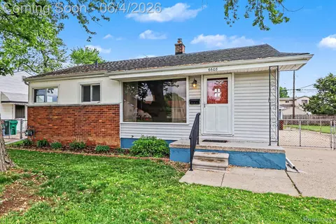 6608 Helen St, Garden City, MI 48135