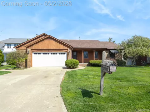 22419 Milner St, Saint Clair Shores, MI 48081