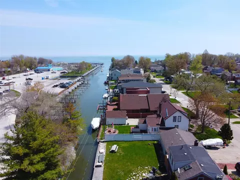 22419 Milner St, Saint Clair Shores, MI 48081