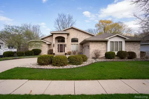 807 Oneida Woods Trl, Grand Ledge, MI 48837