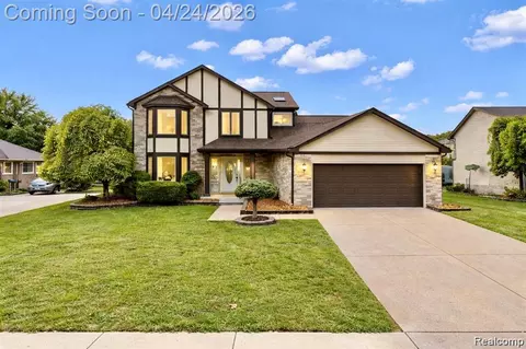 2116 Hidden Trail Dr, Sterling Heights, MI 48314