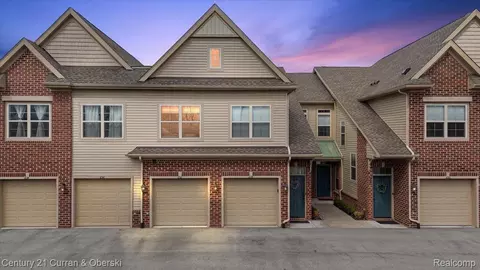 632 Pointe Dr, Walled Lake, MI 48390