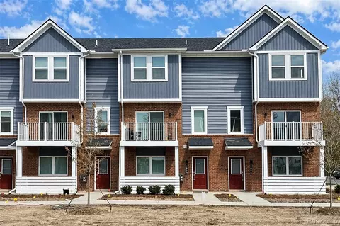 4876 Parkside Ln, Troy, MI 48085