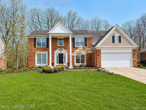 37917 Glengrove Dr, Farmington Hills, MI 48331