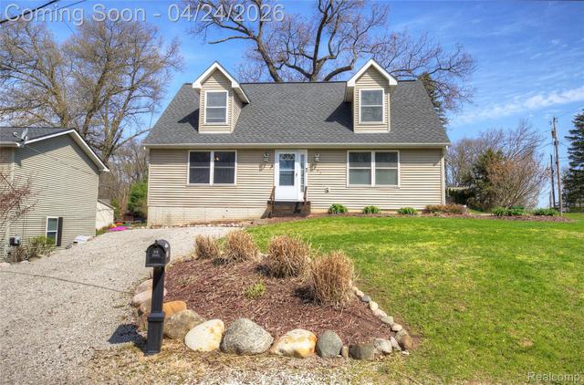 7395 Harrington Dr, Brighton, MI 48116