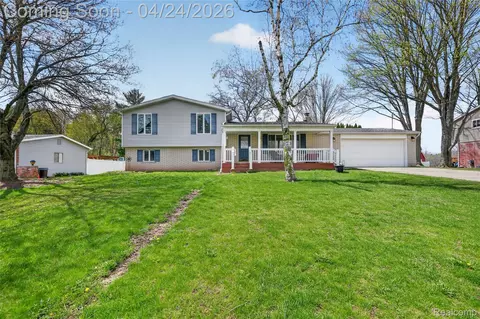 9080 Meadowland Dr, Grand Blanc, MI 48439