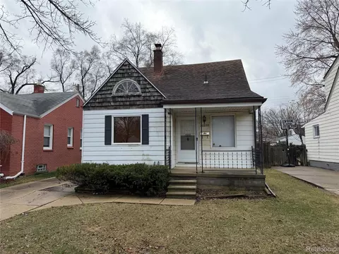 20048 Washtenaw St, Harper Woods, MI 48225