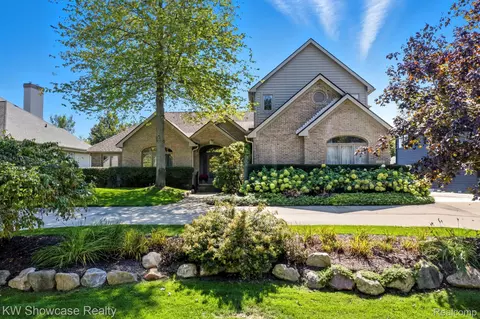 1539 Wandrei Ct, Commerce, MI 48382