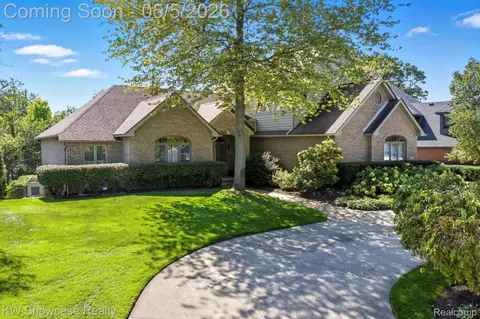 1539 Wandrei Ct, Commerce, MI 48382