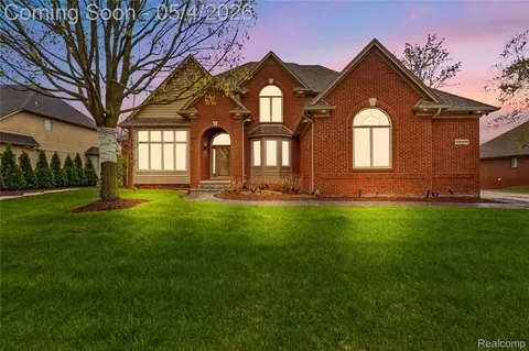 55405 Whitney Dr, Shelby Township, MI 48315