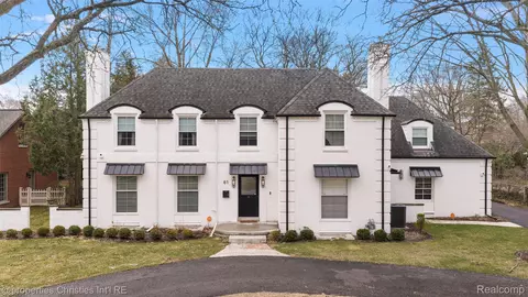 61 Lochmoor Blvd, Village Of Grosse Pointe Shores, MI 48236