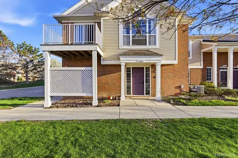 16556 Radison Dr, Macomb, MI 48044