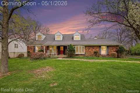 26254 Kiltartan St, Farmington Hills, MI 48334