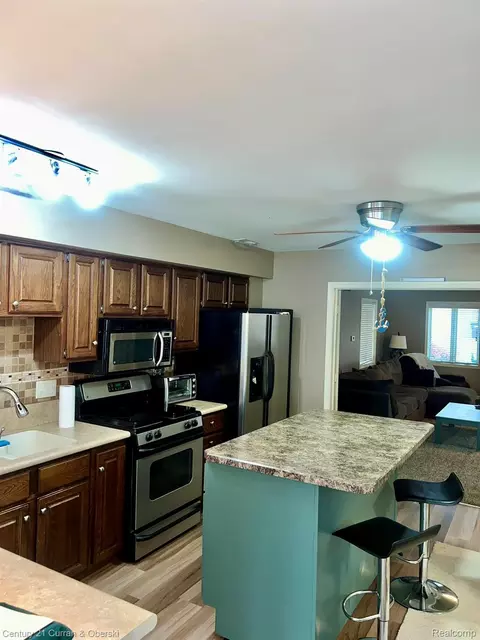 Kitchen - 8065 S Portage Rd, Jackson, MI 49201 photo 3 of 4