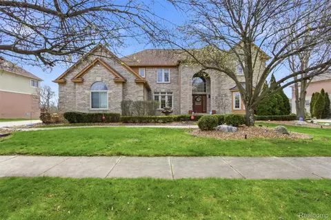 2935 Ivy Hill Dr, Commerce, MI 48382