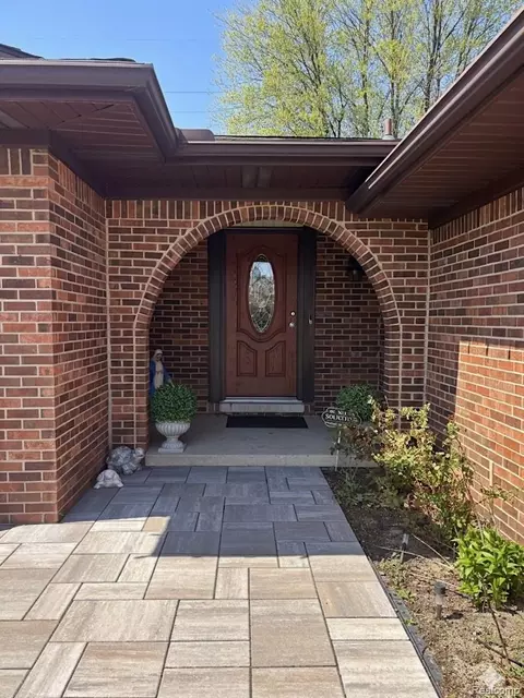 46721 Peach Grv, Macomb, MI 48044