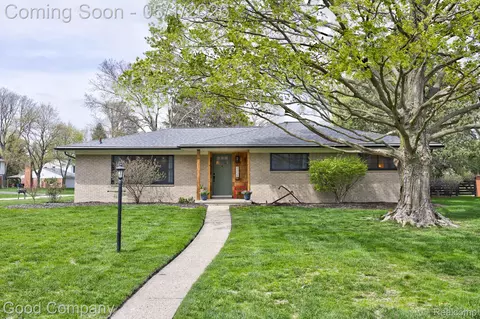 31729 Mayfair Ln, Beverly Hills, MI 48025