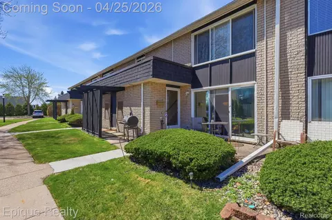 8727 Kennedy Cir #4, Warren, MI 48093