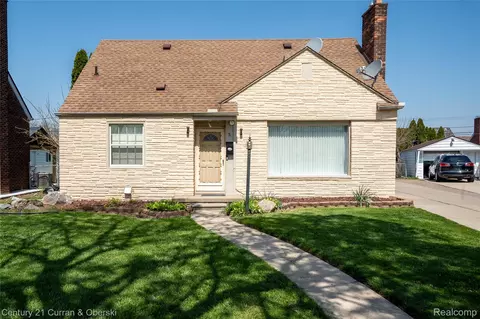 5 Barclay Ct, Dearborn, MI 48126