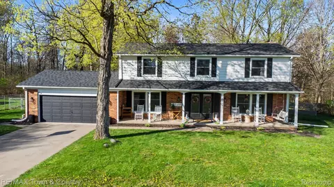 3423 Longview Dr, Flushing, MI 48433