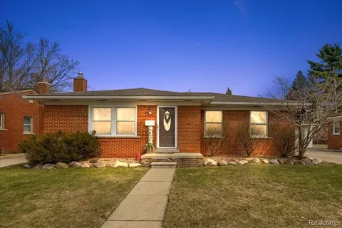 9364 Colorado St, Livonia, MI 48150