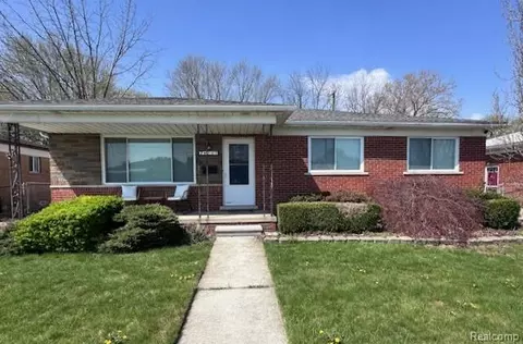 28347 Los Olas Dr, Warren, MI 48093