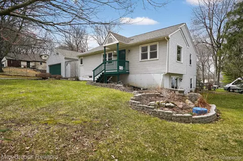 5001 Sylvanview Dr, Independence, MI 48348