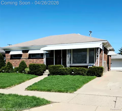 25866 Huron St, Roseville, MI 48066
