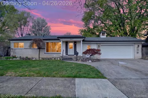 29807 Champine St, Saint Clair Shores, MI 48082