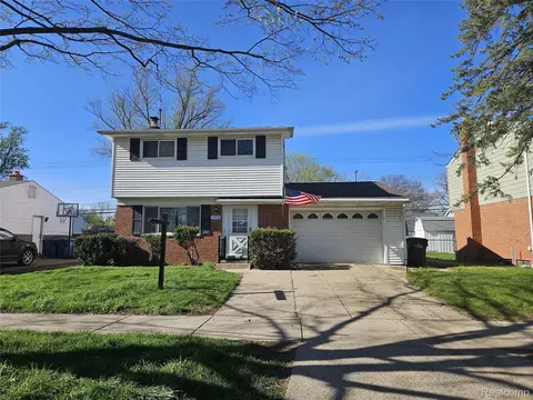 34918 Winslow St, Wayne, MI 48184