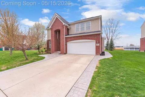 50647 Bredenbury Dr, Macomb, MI 48044