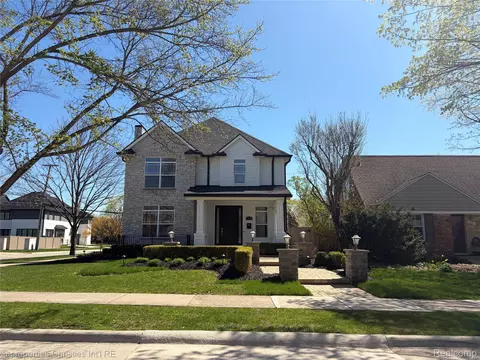 1419 Henrietta St, Birmingham, MI 48009