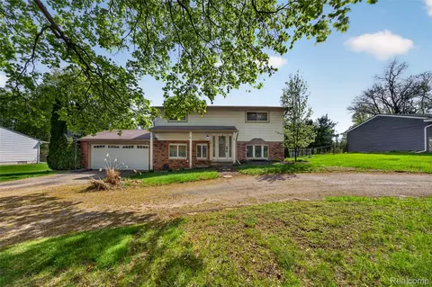 2260 Shankin Dr, Wolverine Lake, MI 48390