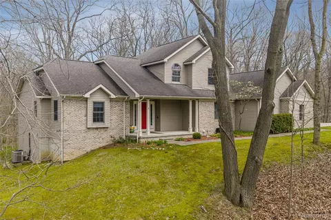 1520 Houghton Trl, Groveland, MI 48462