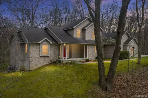 1520 Houghton Trl, Groveland, MI 48462