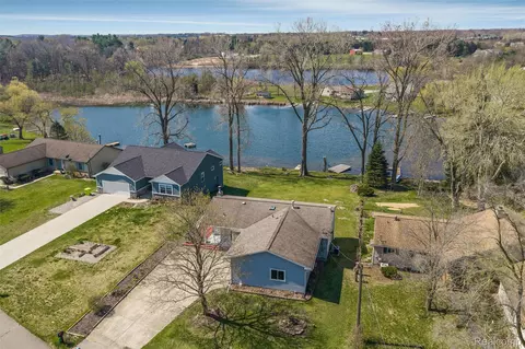 2343 Huff Pl, Highland, MI 48356