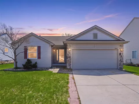 5837 Northridge Cir, Waterford, MI 48327