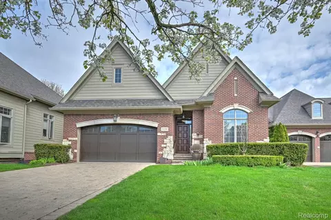 5591 Pembrooke Xing, West Bloomfield, MI 48322