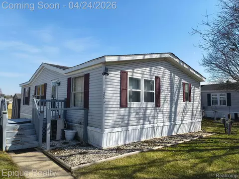 135 Hunters Rill Dr, Lapeer, MI 48446