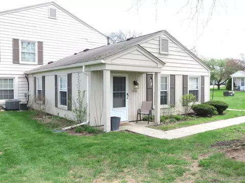 2662 Wildwood Ct, Lake Orion, MI 48360