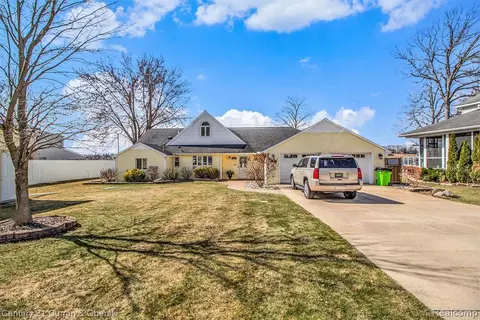 5486 Sandbeach Rd, Grass Lake, MI 49240