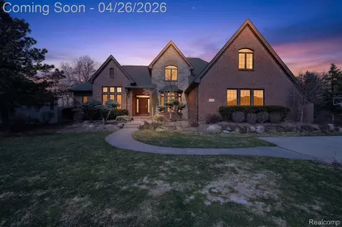 6932 Oakhurst Ridge Rd, Independence, MI 48348