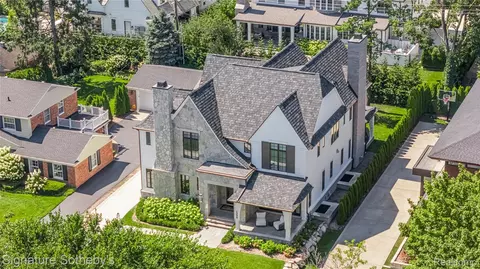 1295 Lakeside Dr, Birmingham, MI 48009