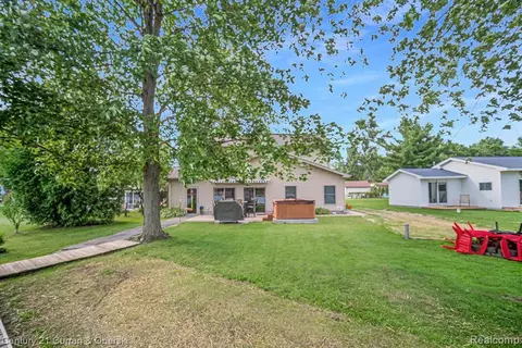Exterior - 504 Olcott Lake Dr, Jackson, MI 49201 photo 1 of 6
