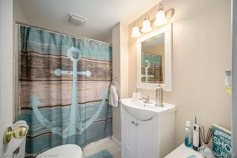 Bath - 504 Olcott Lake Dr, Jackson, MI 49201 photo 3 of 4