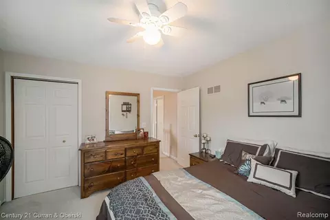 Bedroom - 504 Olcott Lake Dr, Jackson, MI 49201 photo 4 of 7