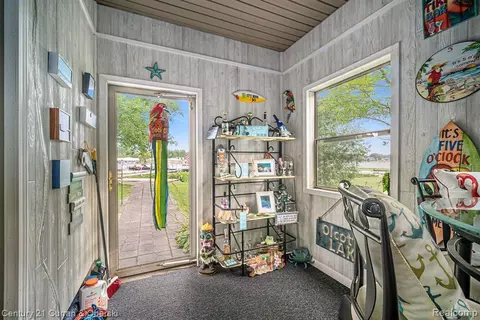 Exterior - 504 Olcott Lake Dr, Jackson, MI 49201 photo 4 of 6